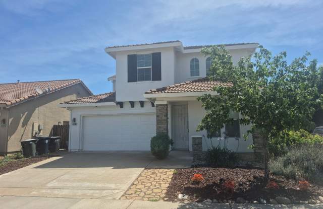 Beautiful 4 Bedroom 2.5 Bath with loft photos photos