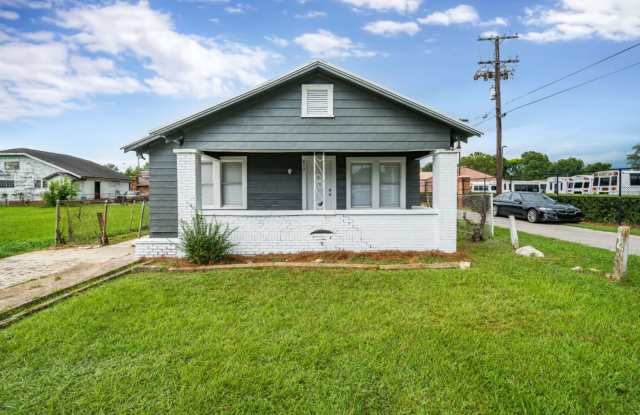 Your Dream Rental Awaits – Fully Renovated and Move-In Ready! photos photos