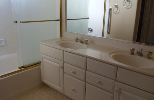 3 bed 2 bath single level house in core Chandler Gallery 3