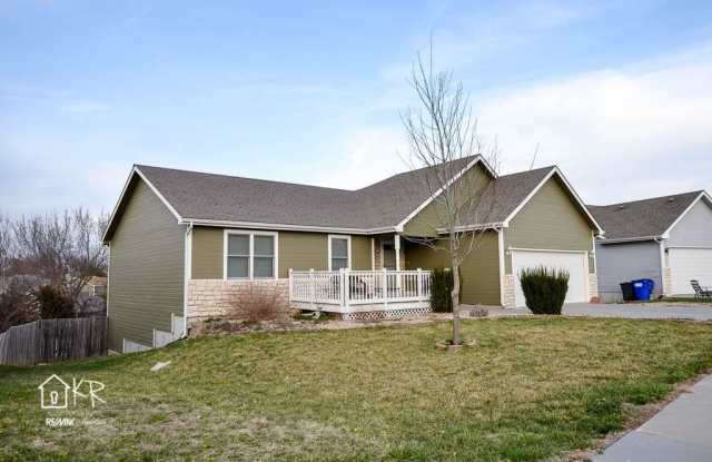 FENCED BACKYARD, CLOSE TO FT. RILEY! Gallery 4
