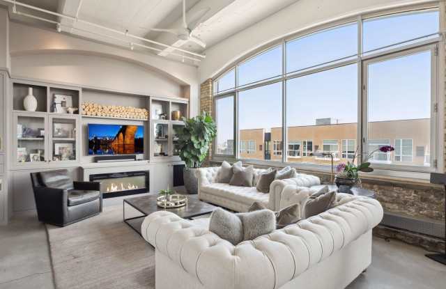 700 Washington Avenue N Gallery 2