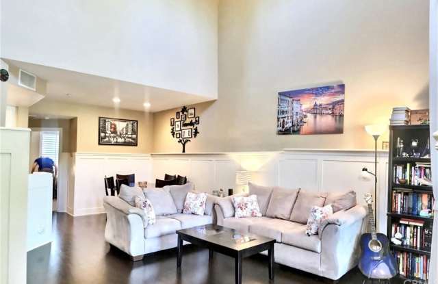 211 Dewdrop Gallery 2
