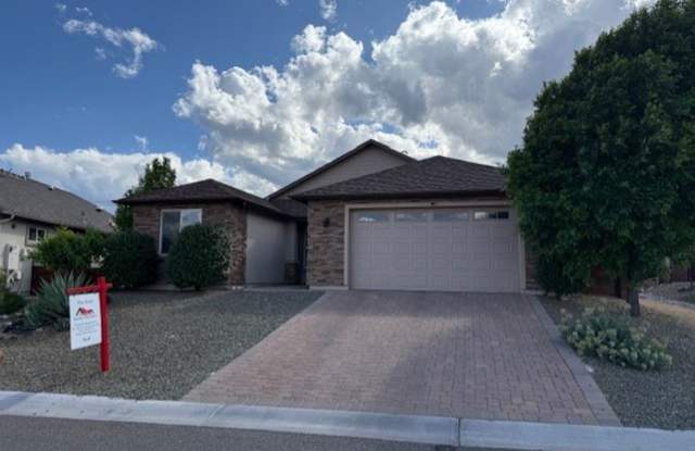 Occupied Do Not Disturb Tenants - Home In The Vineyards 3 Bedroom 2 Bath Home - Contact Property Pros Property Management Gallery 1