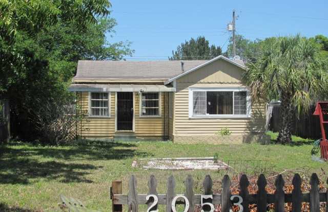 2053 29th Ave N St. Petersburg, FL 33713 MOVE IN SPECIAL!! Waived $350 Cleaning Fee!!!!! - 2053 29th Avenue North, St. Petersburg, FL 33713