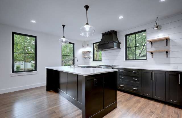 1110 W 22 1/2 St Gallery 4