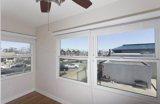 1 BR Corner Unit With Amazing Downtown Views! photos photos
