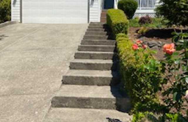 Coming Soon!! Beautiful Two Story Home. 9' Ceilings, Remodeled & More! Gallery 4
