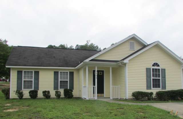 Available Now ! 3BR 2BA Home With Vaulted Ceilings Gallery 1