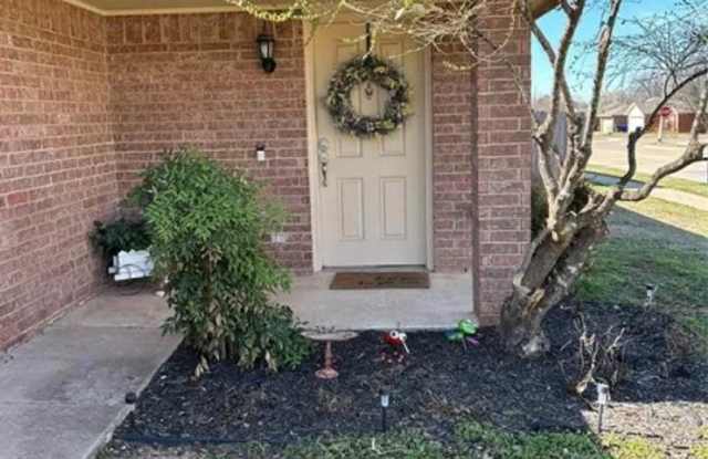 Comfortable Living in the Heart of Norman photos photos