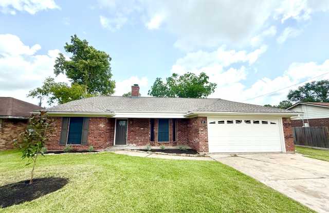 Elegant Recently Updated 3/2/2 Home in Angleton ! photos photos
