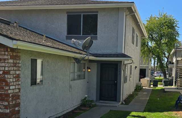 2+1 Ventura Townhouse - 1203 Acadia Place, Ventura, CA 93003