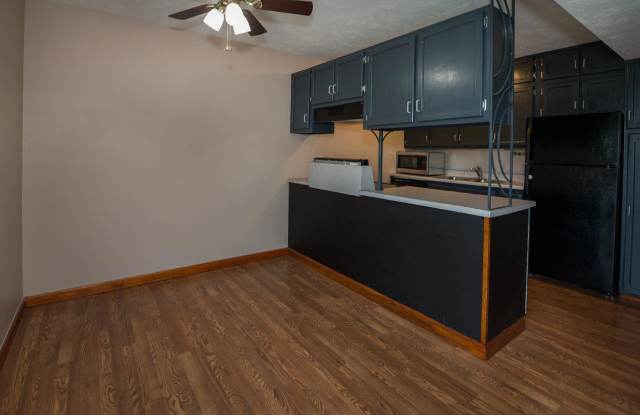 12745 Woodcrest Plaza Gallery 2