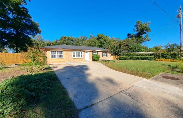 Beautifully Landscaped 3 Bed/1.5 Bath Home photos photos