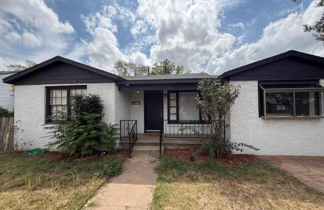 Available NOW! 3 bed 2 bath in Wheelock Gallery 3