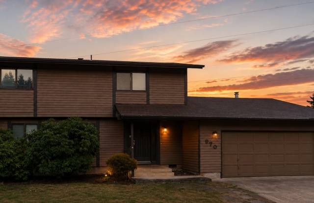 Four Bedroom Charmer! photos photos Four Bedroom Charmer! photos photos
