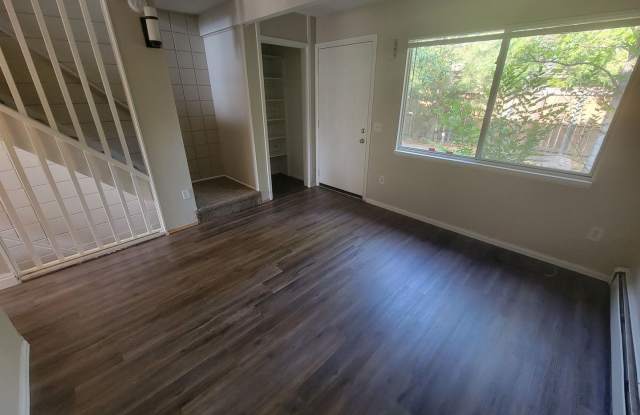 Sunny, newly remodeled 3 bed + office/2.5 bath in Applewood townhomes close to NOBO! Gallery 4