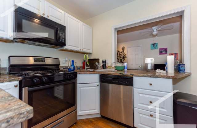 Gorgeous, must-see 4-bed, 2-bath spacious Brookline unit right near BU photos photos