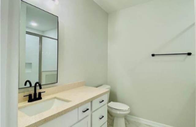5316 North Crown Point Gallery 3