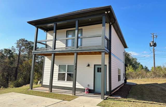 Three Bedroom Near Five Points Available - 114 Garden Lane, Athens, GA 30606