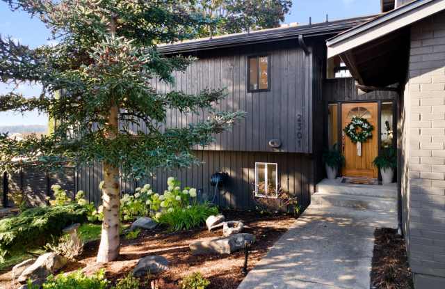 Stunning North Tacoma Home Gallery 3