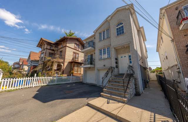 128-130 Lincoln Avenue Gallery 1