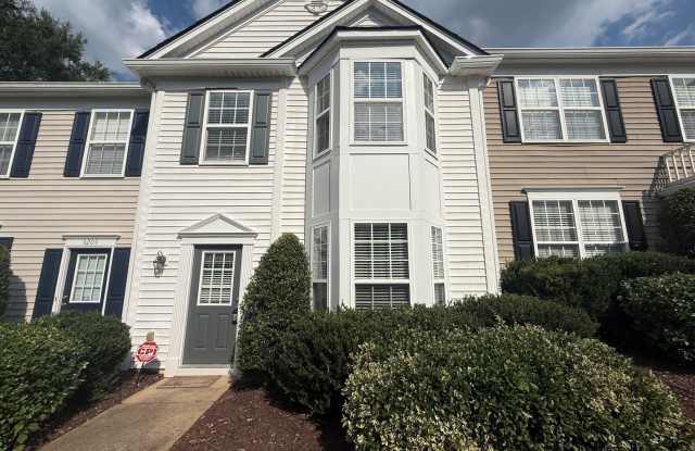 Charming 3BD, 2.5BA Raleigh Townhome in a Prime Location Near RDU Airport, Brier Creek, and North Hills photos photos