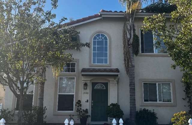 Large 4 Bedroom 3 Bath House w/ 2 car garage photos photos