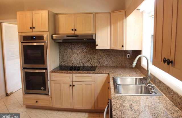 3720 WOODLAND Circle Gallery 3