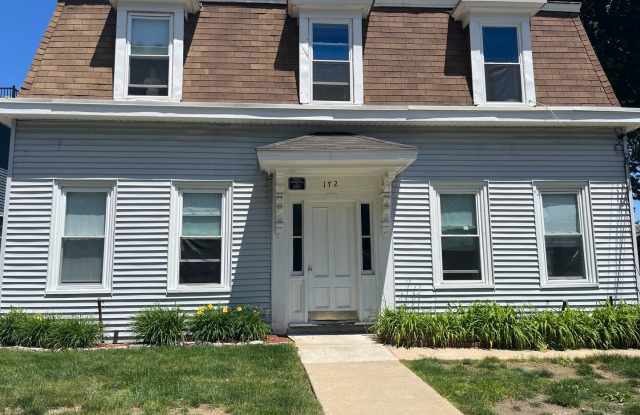 Huge 4 Bed 2 Bath in Brighton! Gallery 3