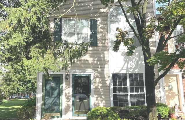 62 GREGORY Lane Gallery 1