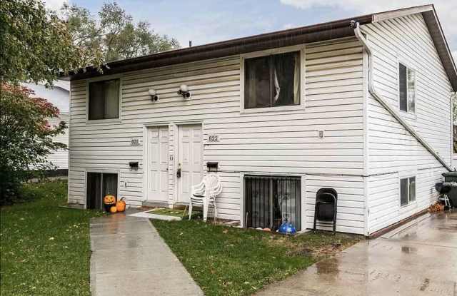 820 Page St - 820 Page Street, Iowa City, IA 52240 820 Page St - 820 Page Street, Iowa City, IA 52240
