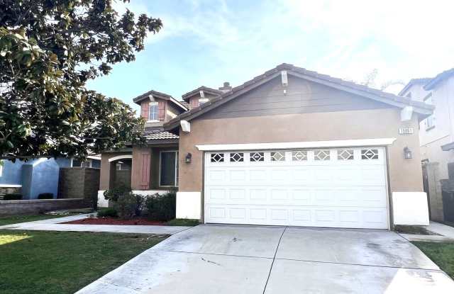 Beautiful 4 Bedroom, 3 Baths Single Family Home In North Fontana for Lease - 15861 Allison Way, Fontana, CA 92336