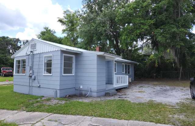 1704 Gillis Street Gallery 2