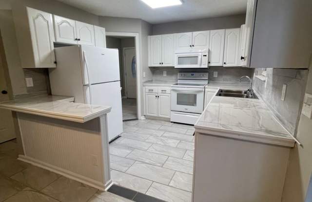265 Windridge Dr. 3/2 Duplex in Millcrest - On the Pond Gallery 4