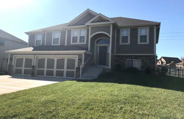 11212 N Manchester Ave - 11212 North Manchester Avenue, Kansas City, MO 64157