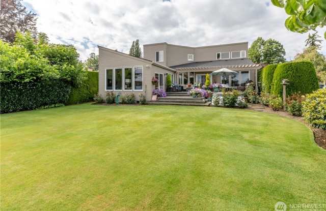 Beautiful Home located in the Heart of Lynden photos photos