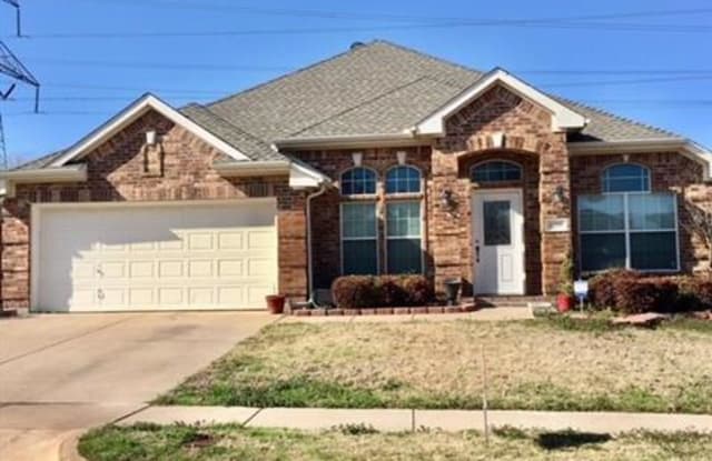 1319 Crest Glen Drive - 1319 Crest Glen Drive, Arlington, TX 76002