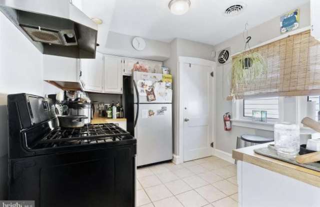28 East Coulter Avenue Gallery 3
