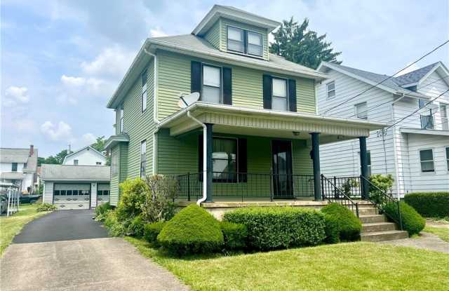 1035 Beckford St photos photos