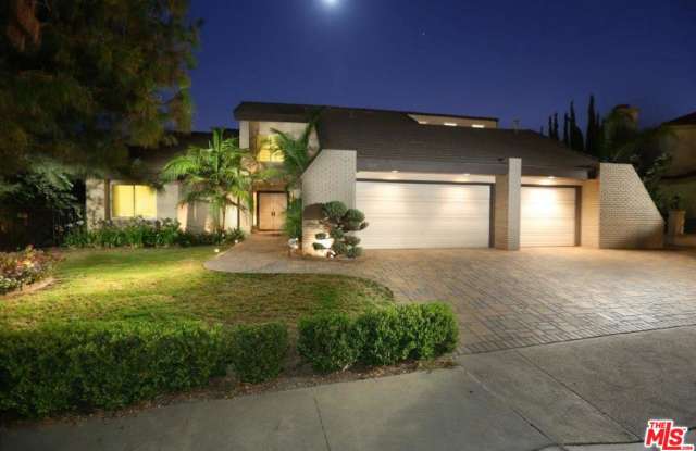 1952 RIMCREST Drive Gallery 2