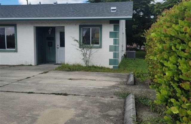 1014 Country Club Boulevard unit: 2 photos photos