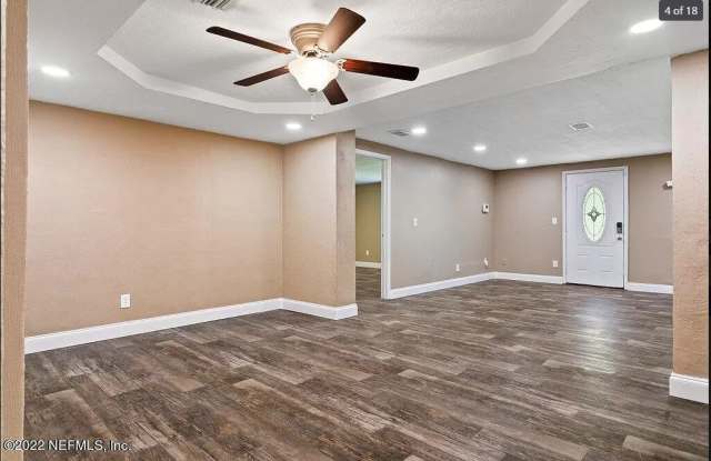10501 Wooster Drive Gallery 4