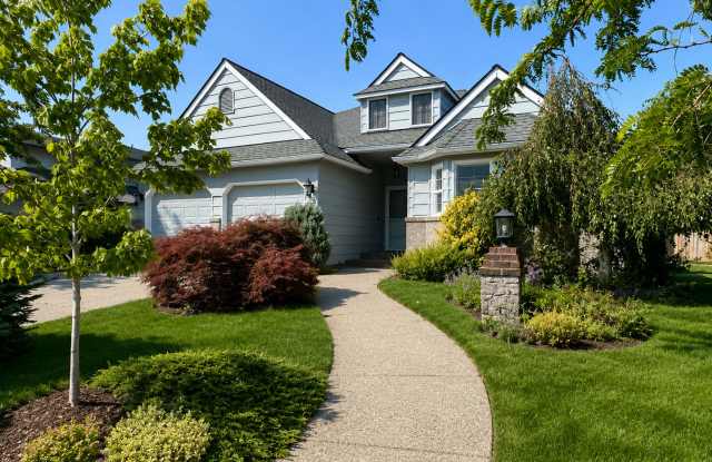 Beautiful 2 bedroom w/ den 2 bathroom home near Fairway Golf Course photos photos