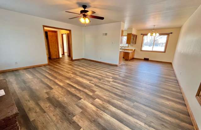 Large 3 Bed/2 Bath East Side Rental Home! photos photos