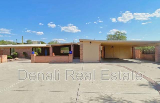 1550 E Chula Vista Rd - 1550 East Chula Vista Road, Catalina Foothills, AZ 85718