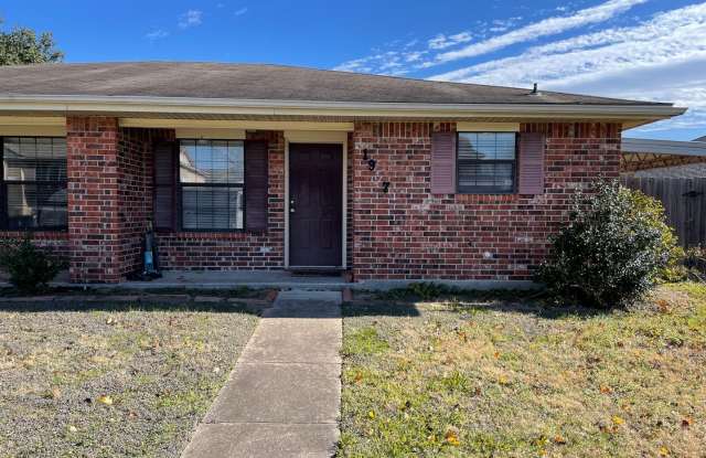 AVAILABLE FOR AUGUST PRE-LEASE Charming 3 Bed, 2 Bath Duplex in Great Location! photos photos AVAILABLE FOR AUGUST PRE-LEASE Charming 3 Bed, 2 Bath Duplex in Great Location! photos photos
