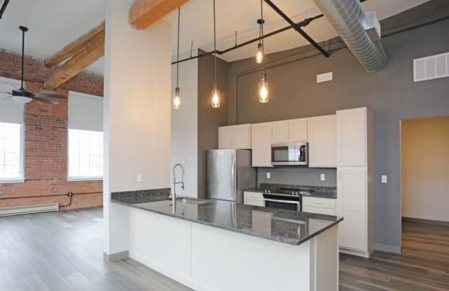 Oak Knitting Mill Apartments – Franklin Square Available Gallery 1