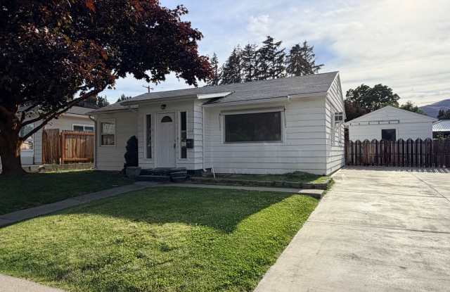 2 bedroom home with great back yard! photos photos