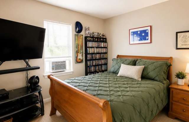 7136 Windsor Avenue Gallery 3