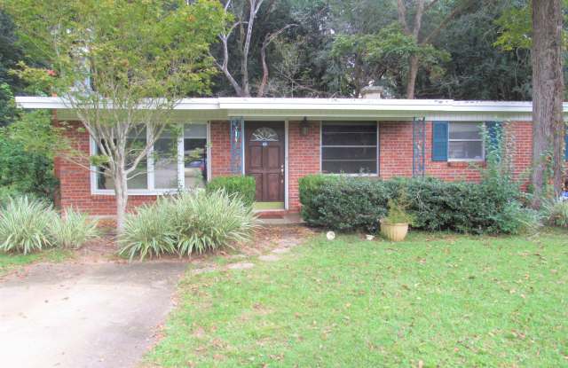 HUGE 4/2 - Walk to FSU! Available 2027!! Gallery 3
